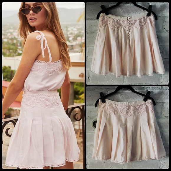 THE JETSET DIARIES 🌸 Lotta Love Mini Skirt NWT - Picture 1 of 3
